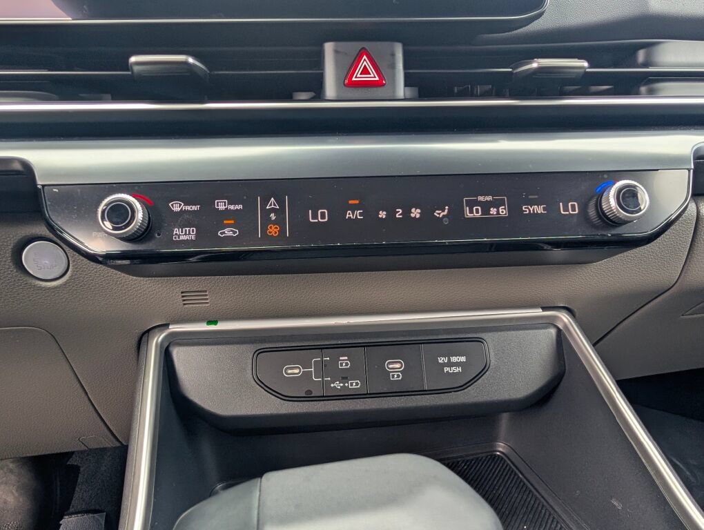 Certified 2025 Kia Carnival FWD image 14