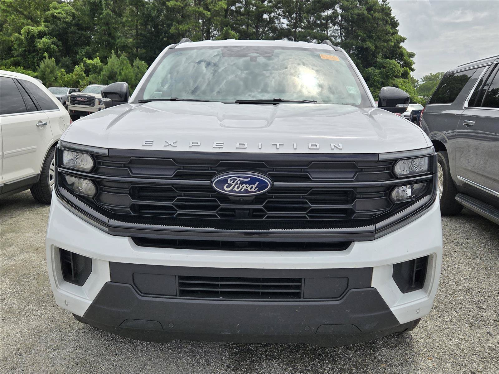 Used 2026 Ford Expedition Active RWD image 2