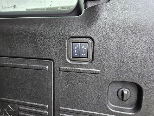 Used 2025 GMC Hummer EV 2X image 12