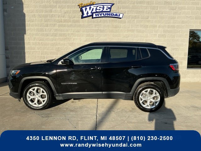 Used 2024 Jeep Compass Latitude AWD/4WD image 12