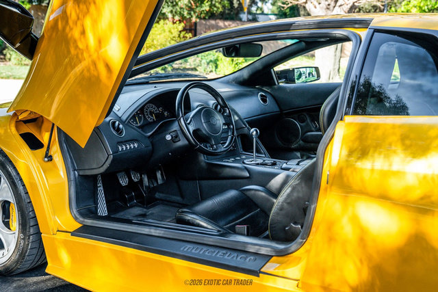 Used 2004 Lamborghini Murcielago Coupe image 22