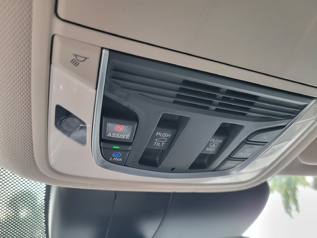Used 2024 Acura RDX SH-AWD image 33
