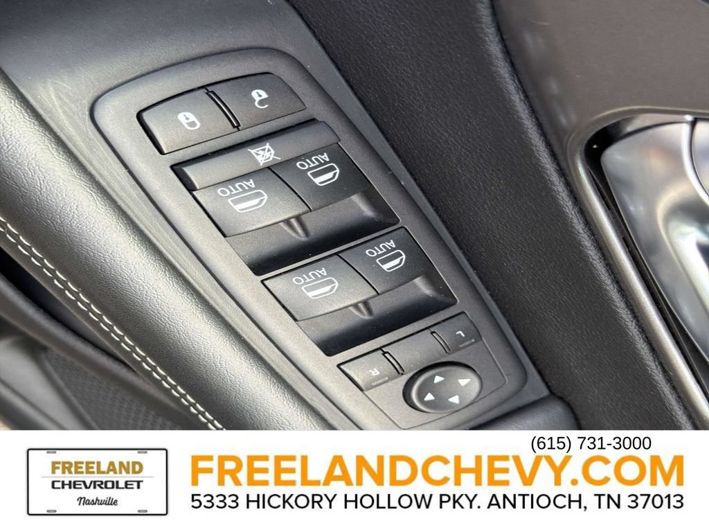 Used 2025 Chrysler Pacifica Select FWD image 21