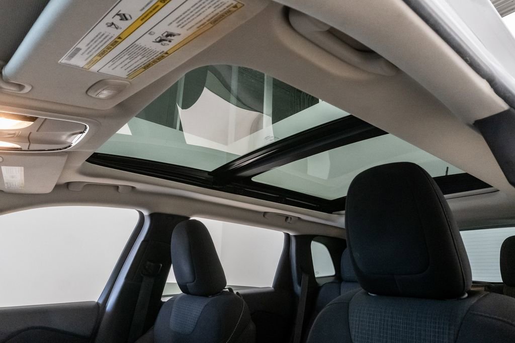 Used 2015 Jeep Cherokee Latitude w/ Comfort/Convenience Group FWD image 9