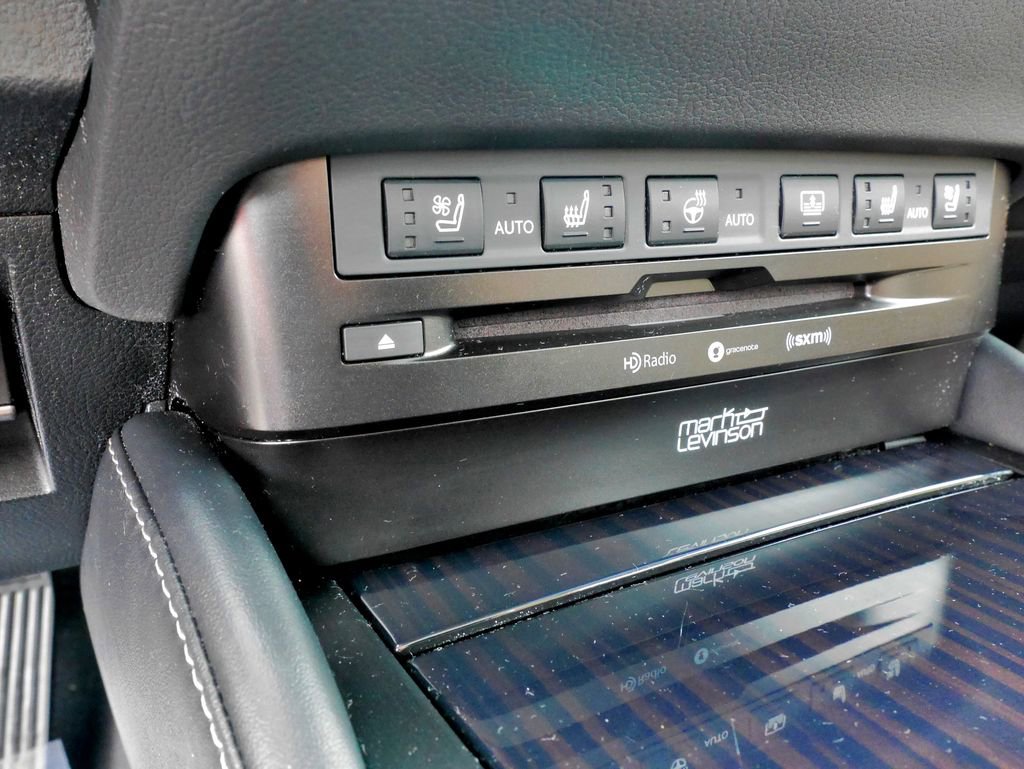 Used 2019 Lexus ES 300h w/ Accessory Package 2 image 30