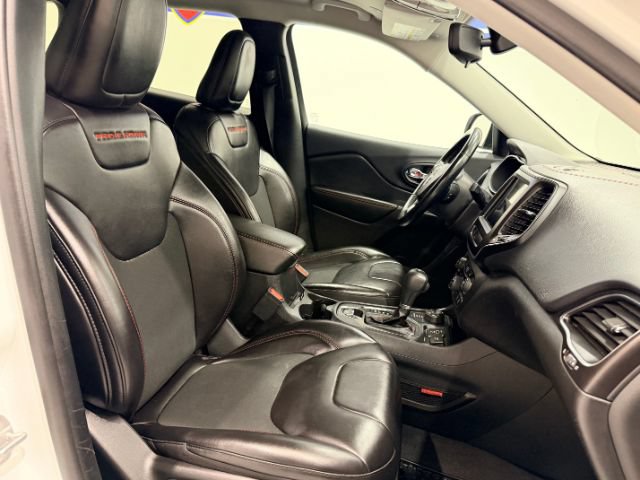 Used 2020 Jeep Cherokee Trailhawk w/ Cold Weather Group AWD/4WD image 27