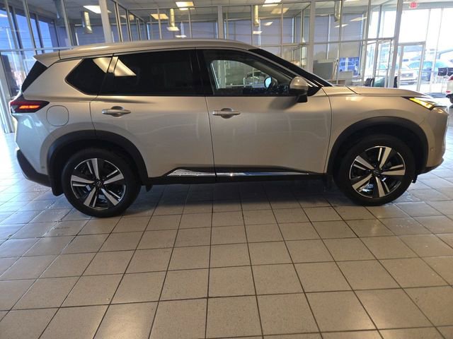 Used 2022 Nissan Rogue Platinum w/ Head-Up Display Package AWD/4WD image 9