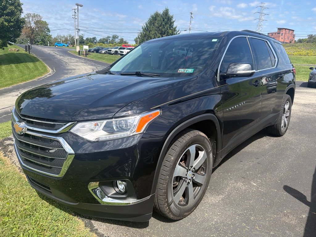 Used 2020 Chevrolet Traverse LT w/ LT Premium Package AWD/4WD image 1