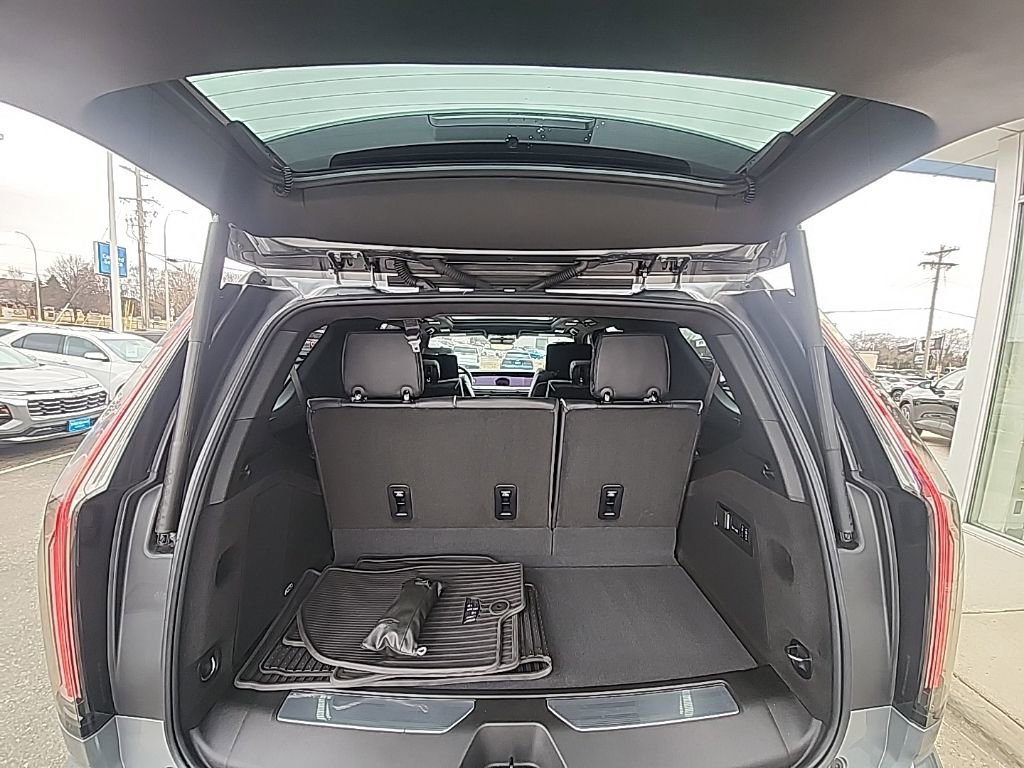 Used 2025 Cadillac Escalade V image 11