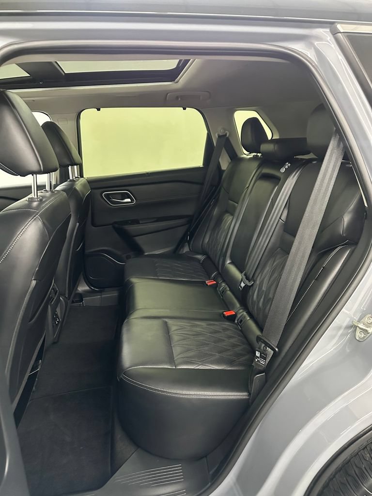 Used 2024 Nissan Rogue Platinum w/ Platinum Premium Package AWD/4WD image 28
