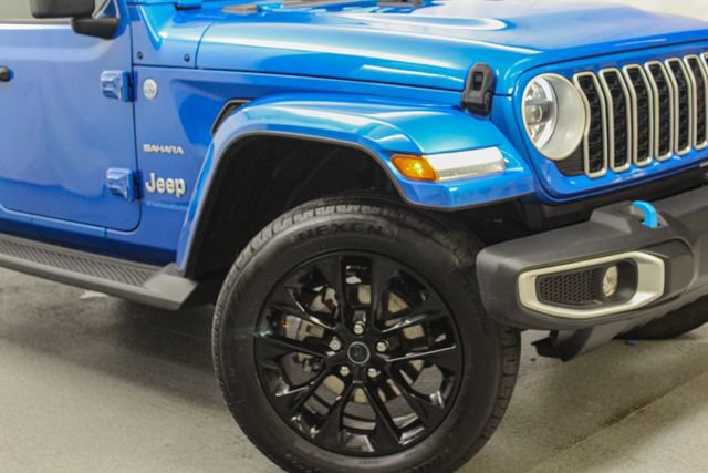 Used 2024 Jeep Wrangler Unlimited Sahara w/ Safety Group AWD/4WD image 3