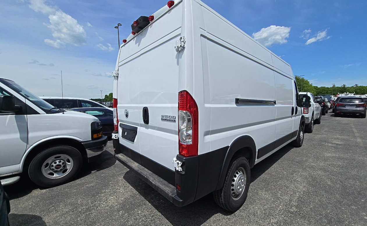 Used 2026 RAM ProMaster 2500 w/ Convenience Group FWD image 2