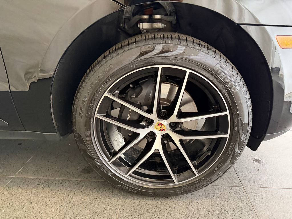 Used 2025 Porsche Macan AWD/4WD image 13
