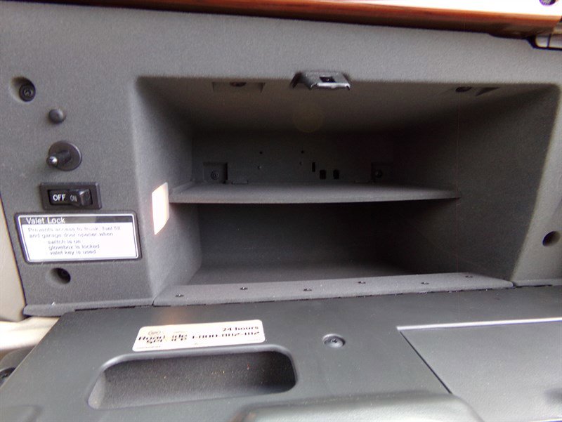 Used 2003 Cadillac De Ville Sedan w/ Comfort & Convenience Package image 56