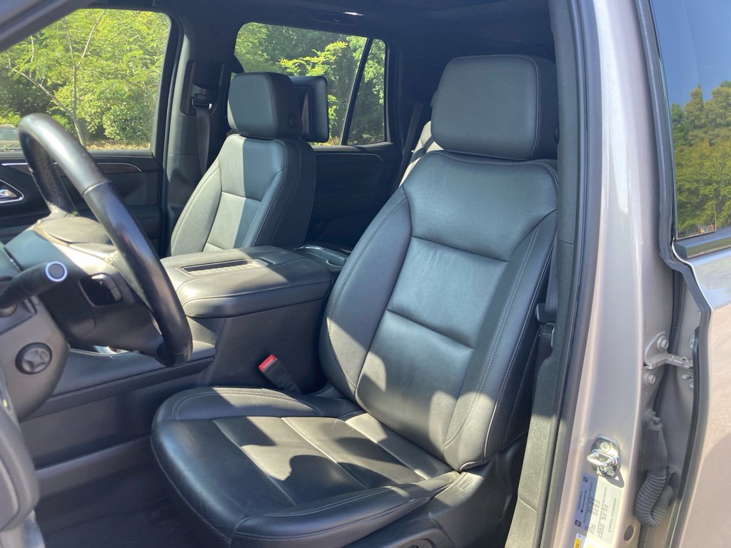 Used 2022 Chevrolet Tahoe Z71 w/ Luxury Package AWD/4WD image 6