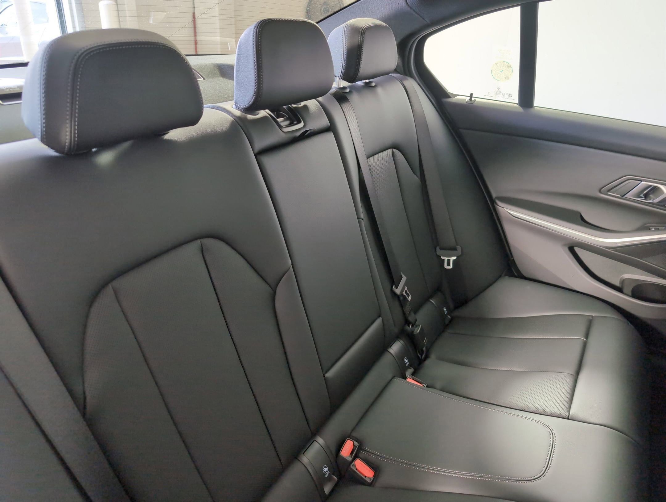 Used 2025 BMW 330i Sedan w/ Convenience Package image 31