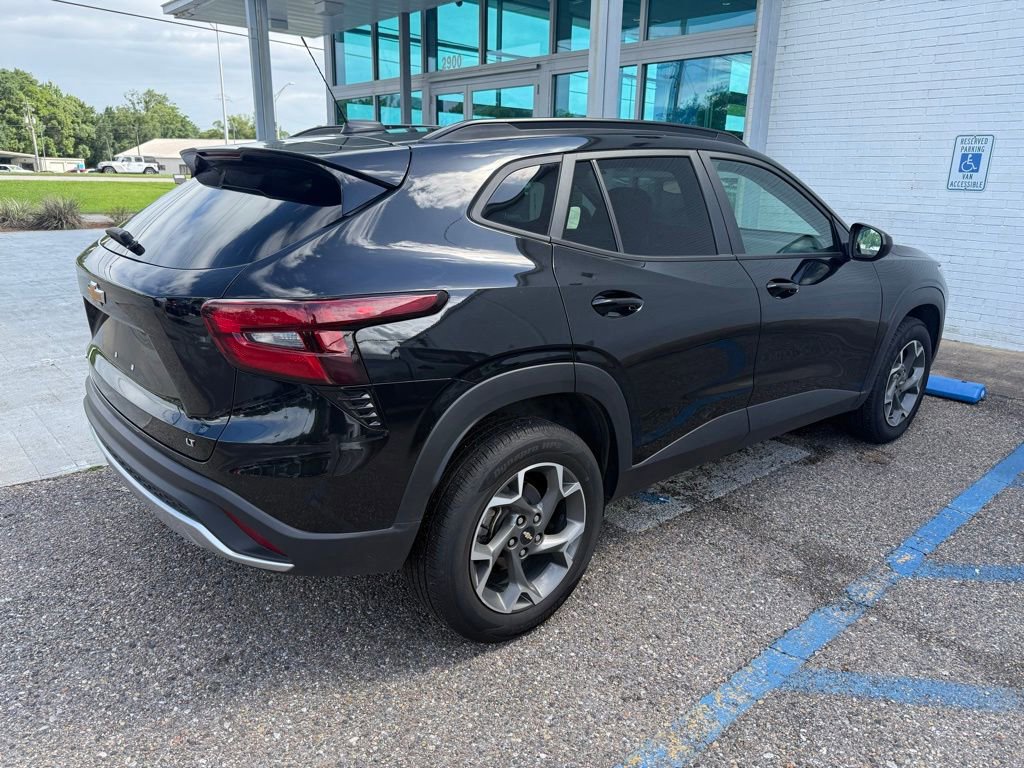 Used 2024 Chevrolet Trax LT FWD image 6