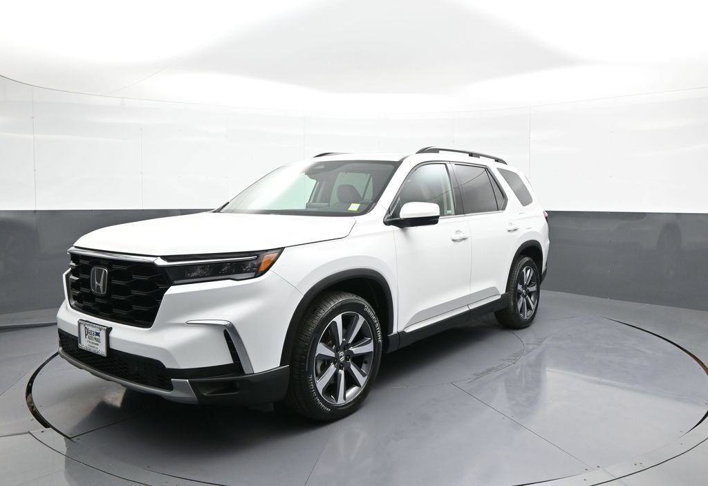 Certified 2024 Honda Pilot Touring image 1