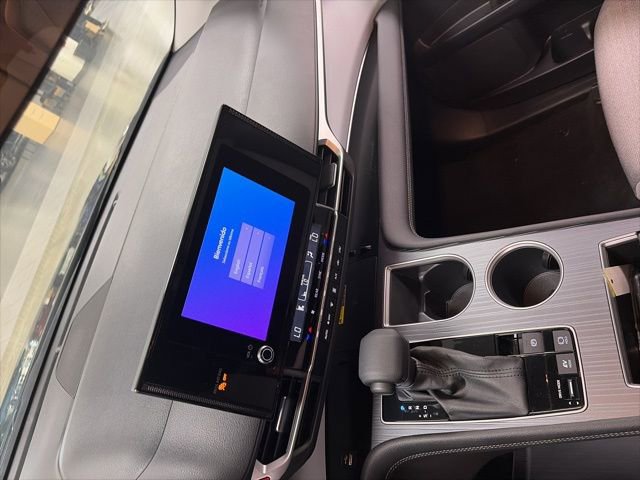 Certified 2025 Toyota Sienna LE image 25