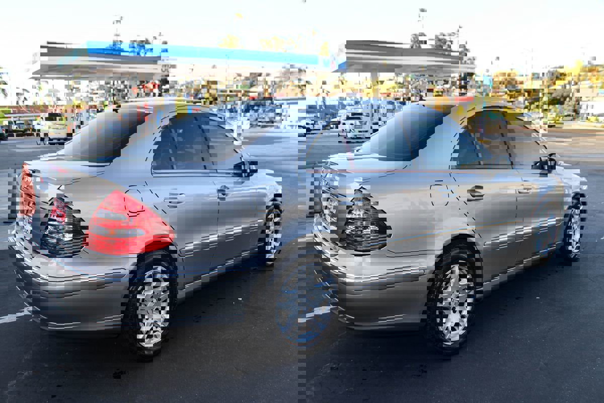 Used 2004 Mercedes-Benz E 320 Sedan image 5