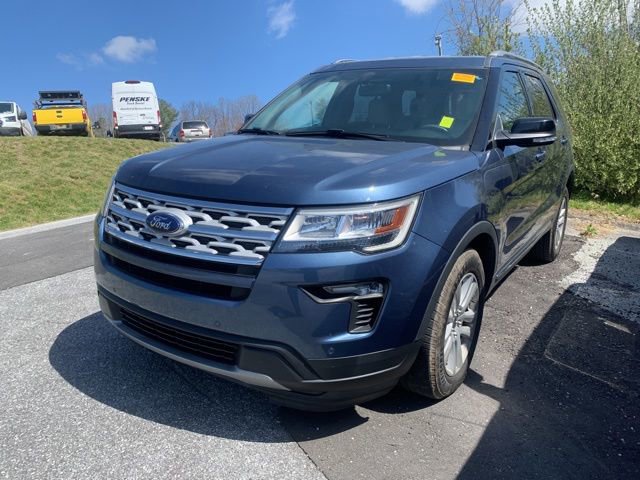 Used 2018 Ford Explorer XLT w/ Equipment Group 202A image 4