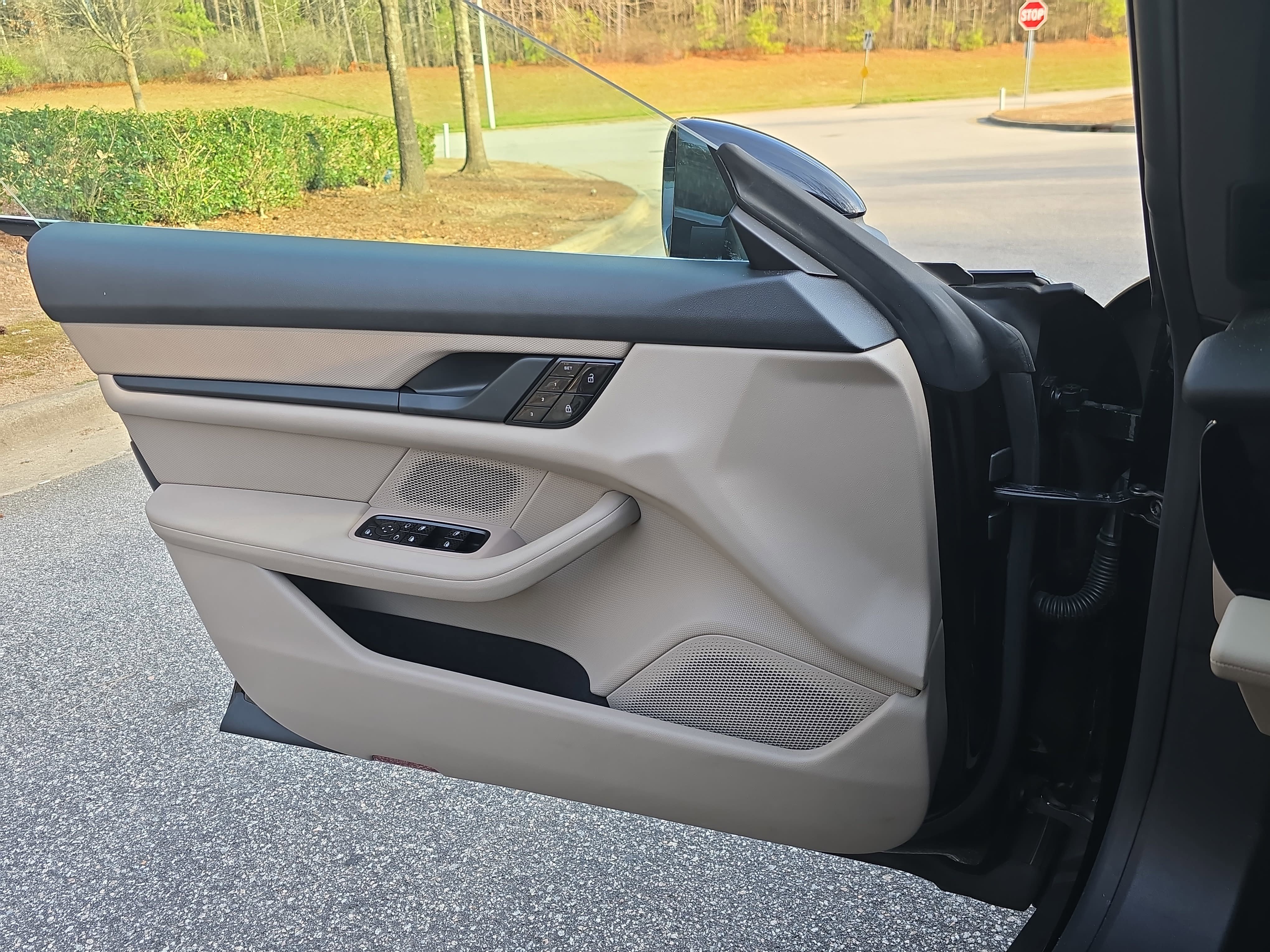 Used 2021 Porsche Taycan image 26