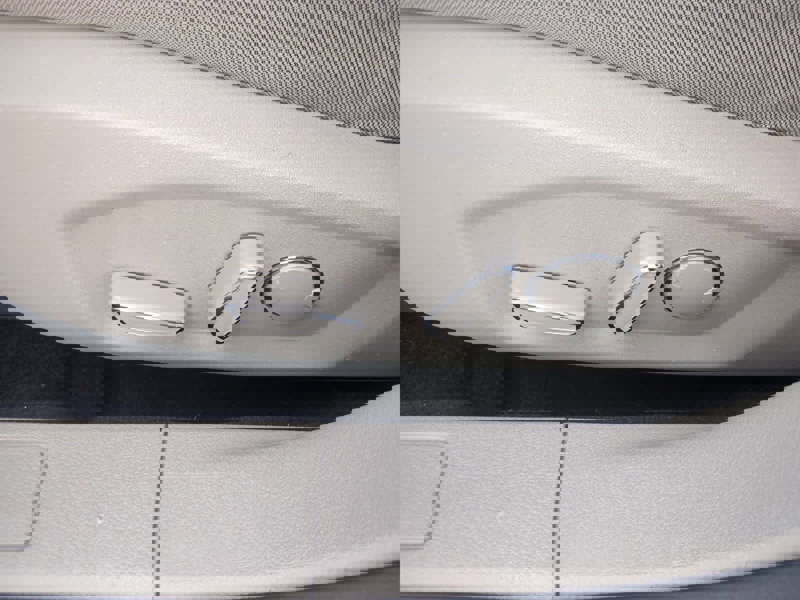 Used 2020 Ford Fusion SE image 17