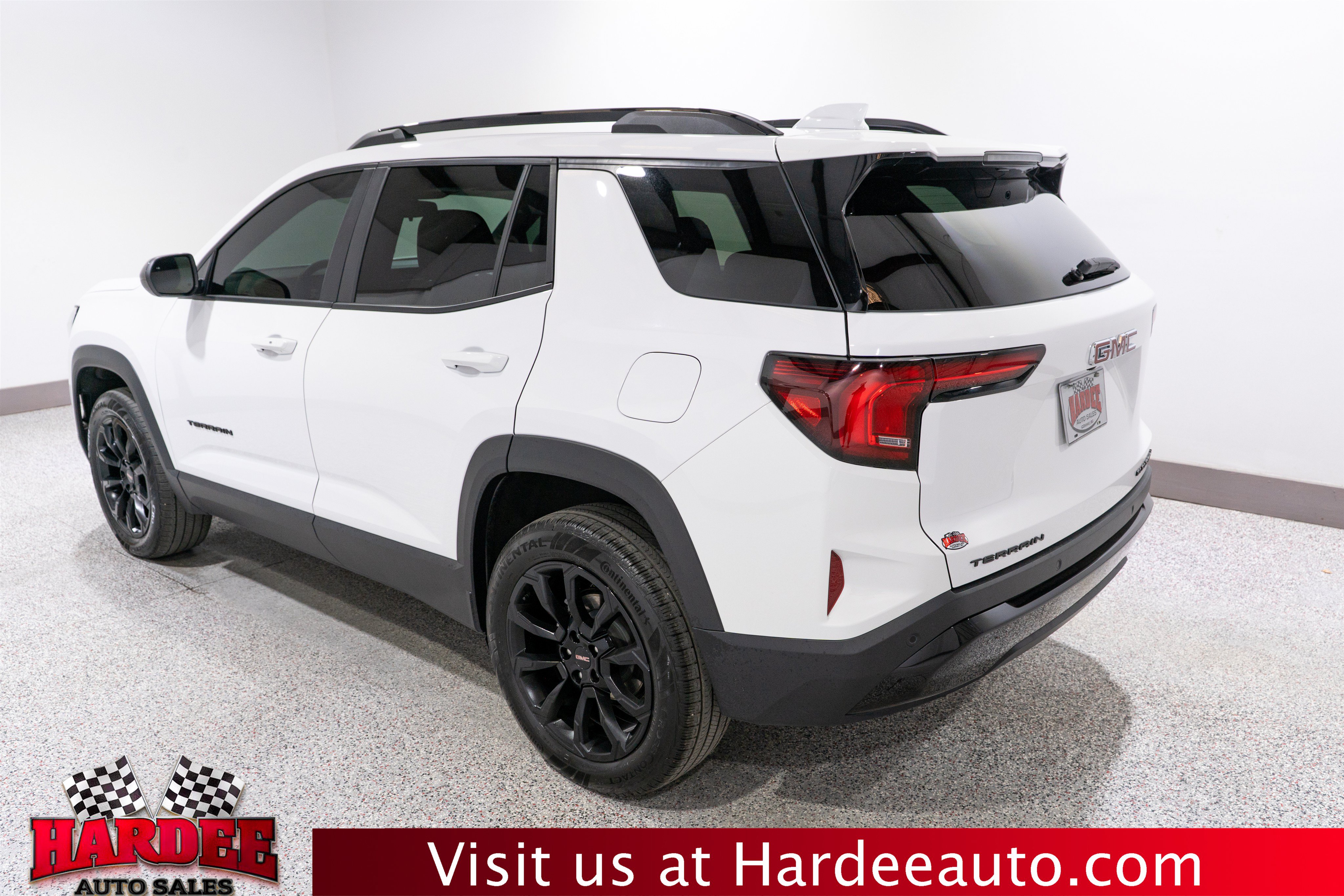 Used 2026 GMC Terrain Elevation w/ Elevation Premium Package FWD image 3
