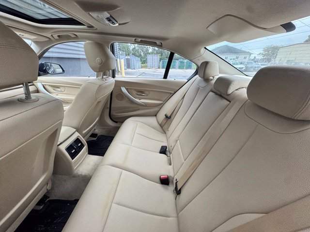 Used 2016 BMW 320i xDrive Sedan AWD/4WD image 8