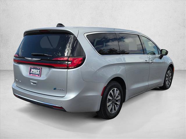 Used 2023 Chrysler Pacifica Touring-L FWD image 5