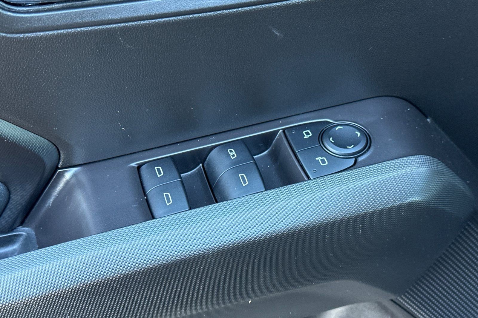 Used 2025 GMC Canyon Elevation w/ Convenience Package image 12