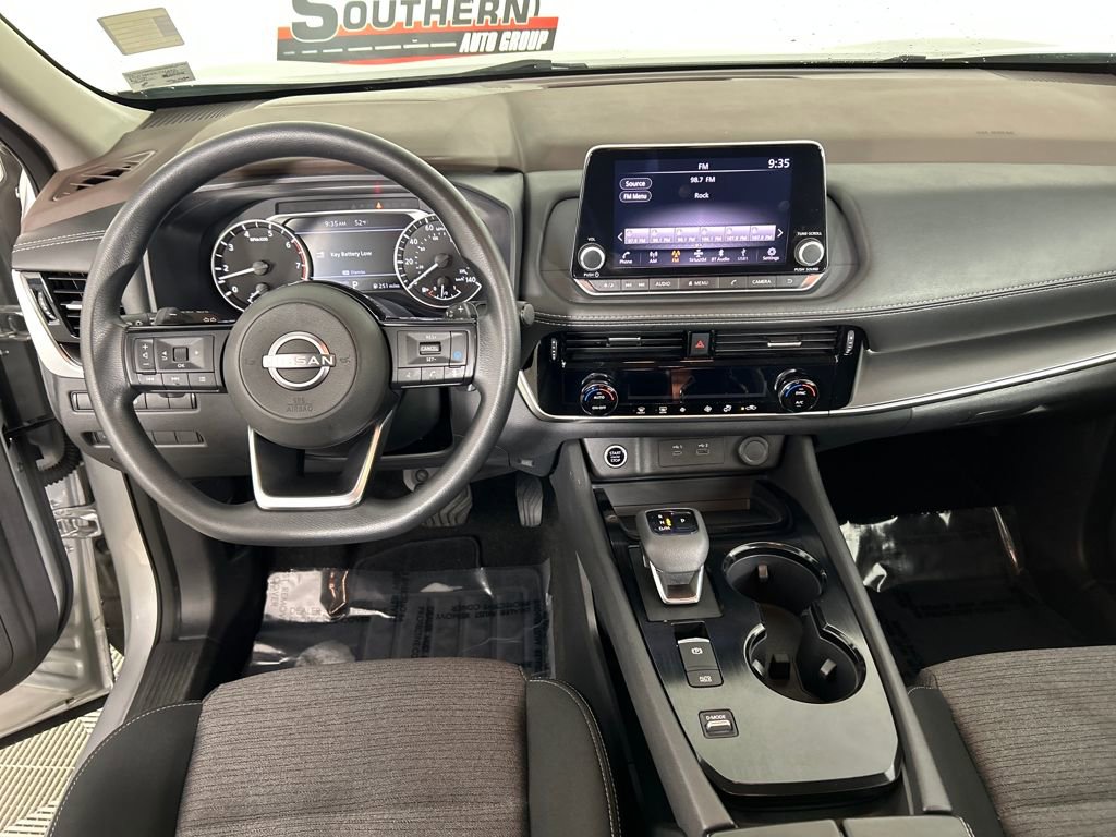 Used 2023 Nissan Rogue SV image 27