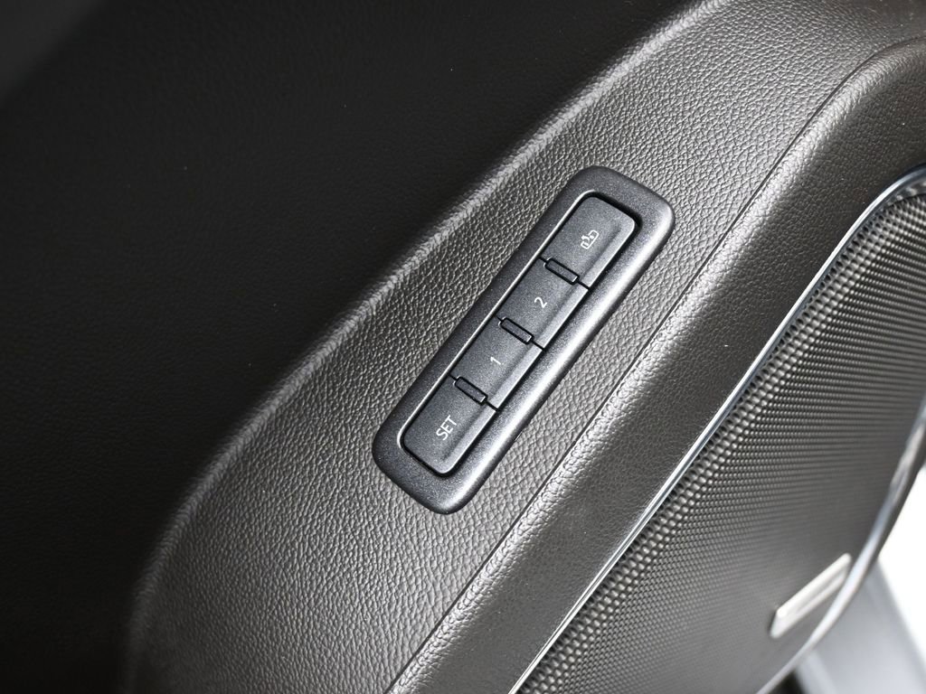 Used 2018 Chevrolet Suburban LT image 22