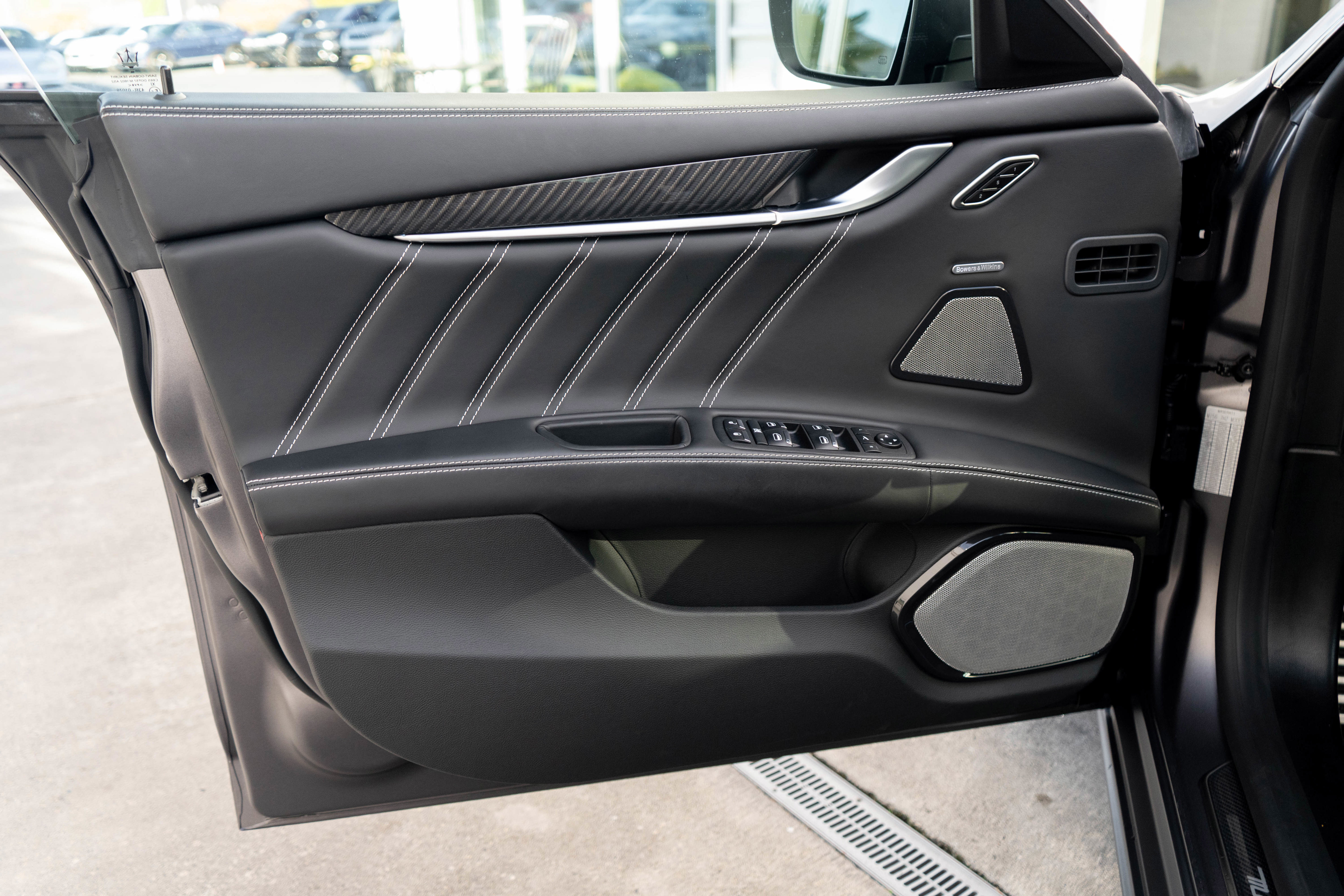 Used 2022 Maserati Ghibli Trofeo image 11