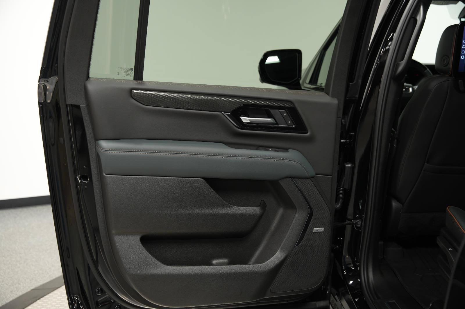 New 2026 GMC Yukon XL AT4 w/ AT4 Premium Plus Package AWD/4WD image 24