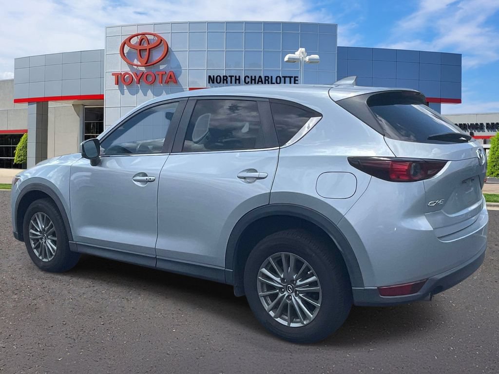 Used 2017 MAZDA CX-5 Touring w/ Preferred Equipment Package FWD image 4