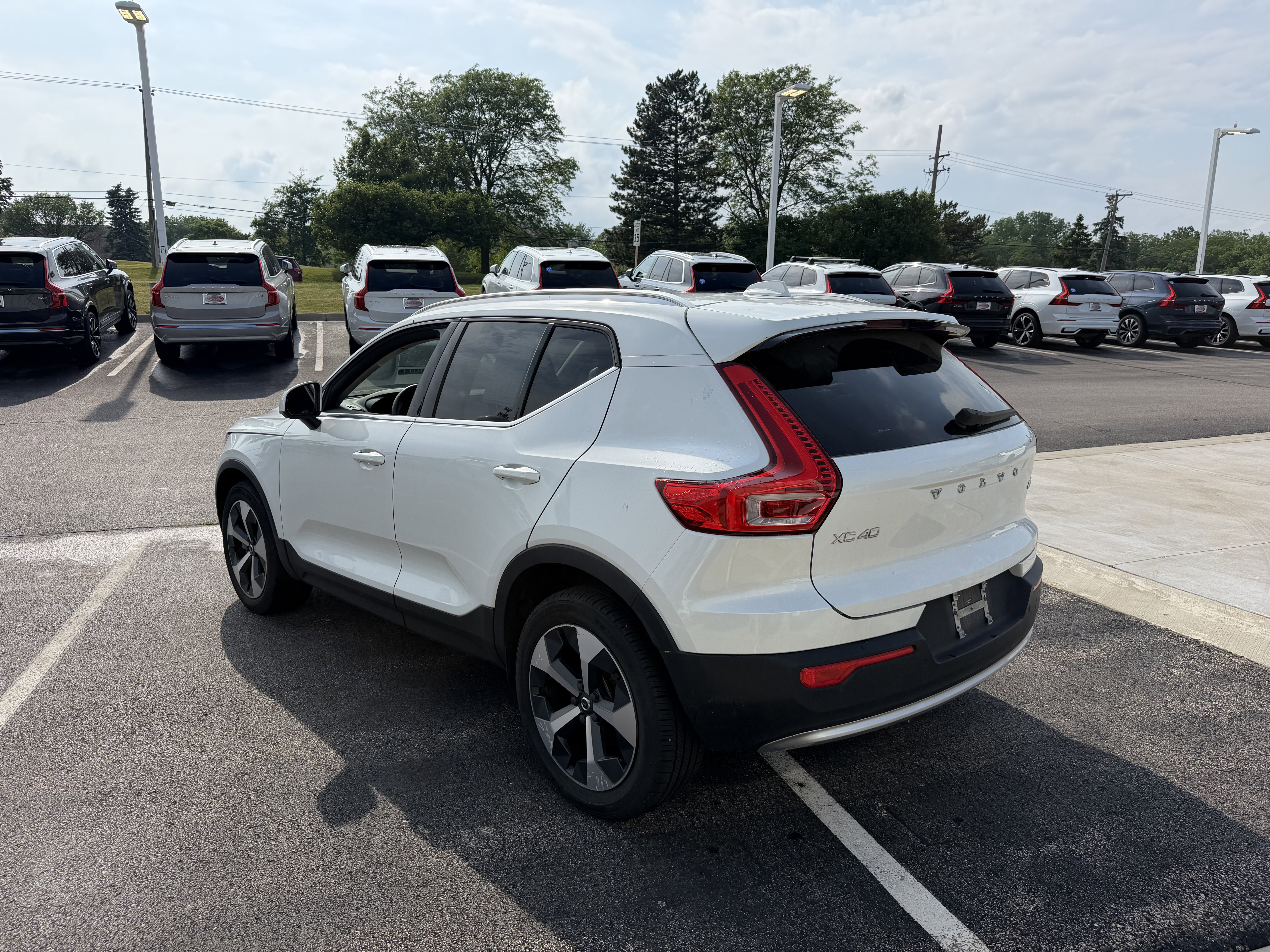 Used 2023 Volvo XC40 B5 Plus w/ Protection Package Premier AWD/4WD image 5