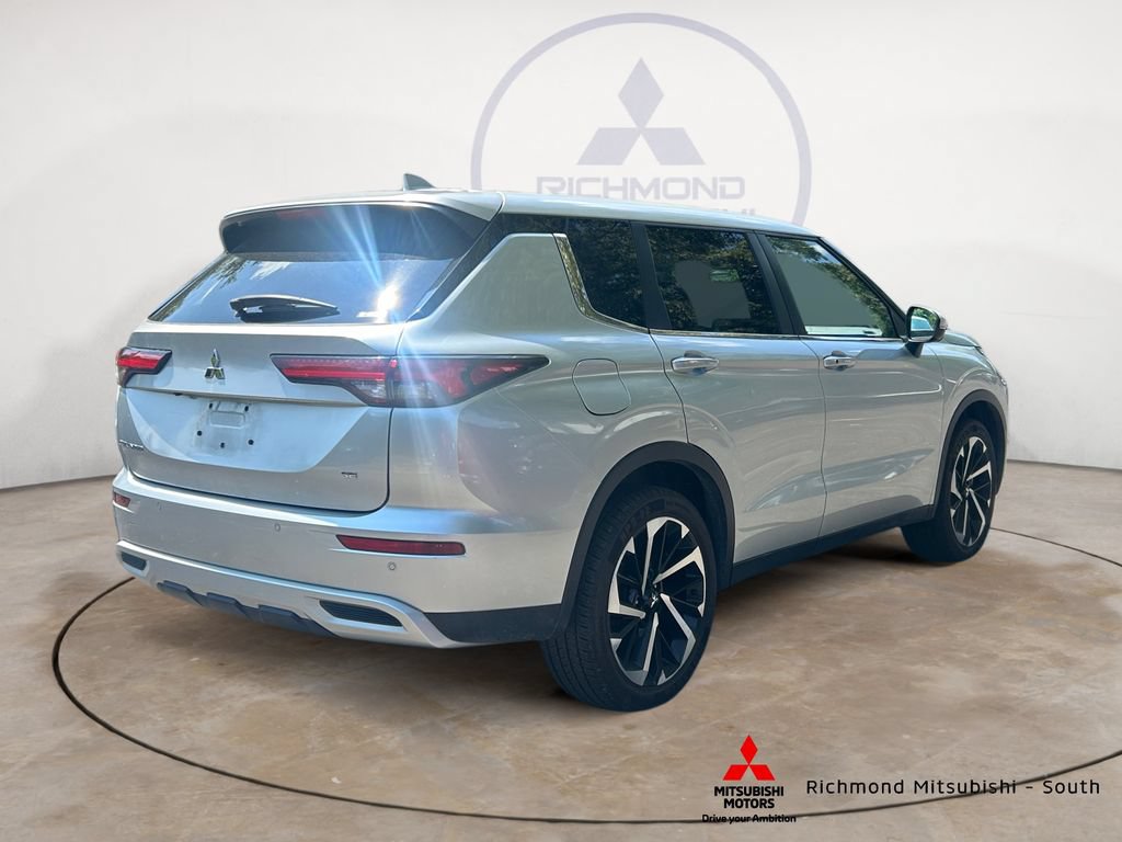 Used 2024 Mitsubishi Outlander SE Black Edition AWD/4WD image 3