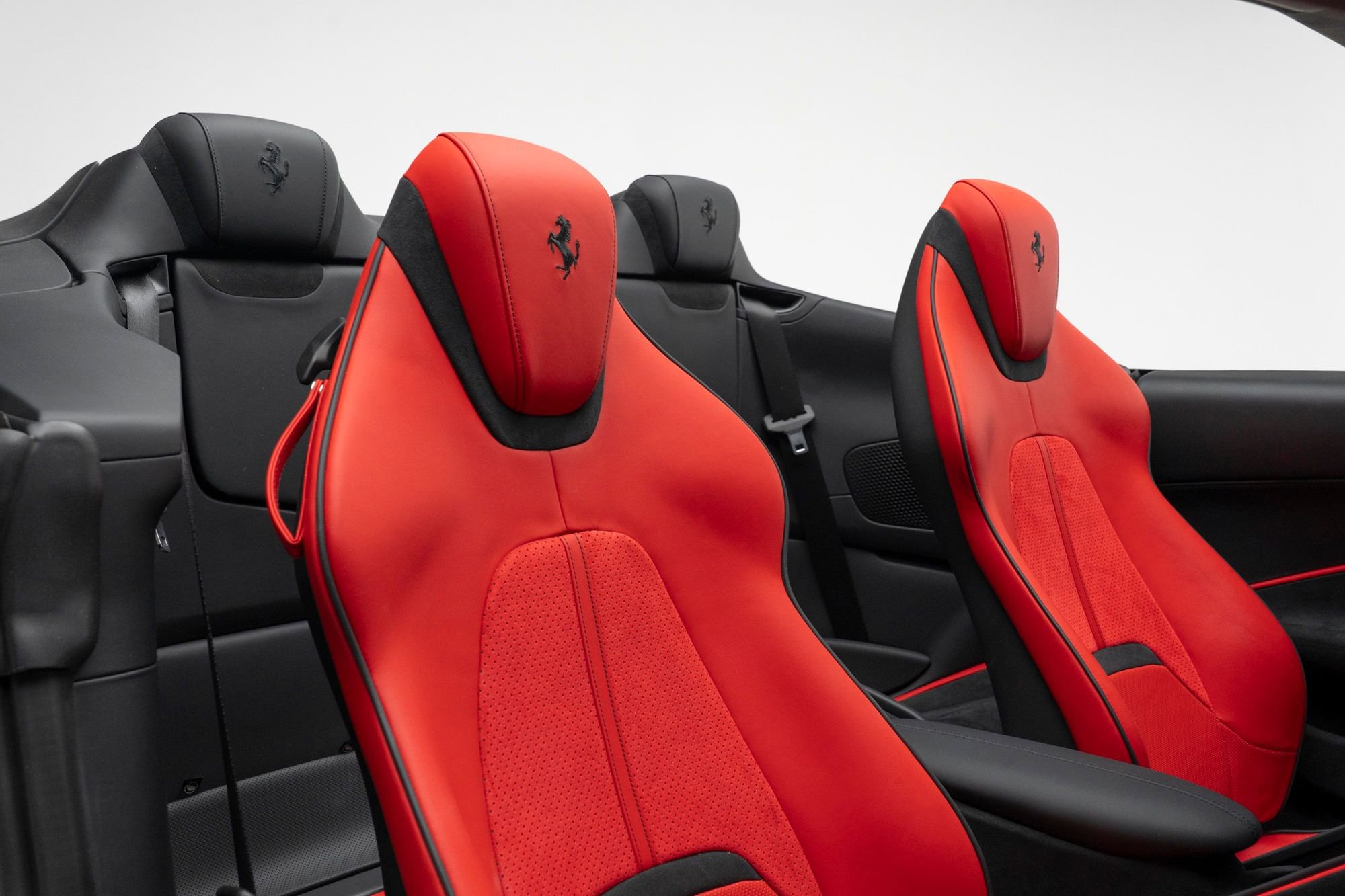 Used 2025 Ferrari Roma Spider RWD image 45