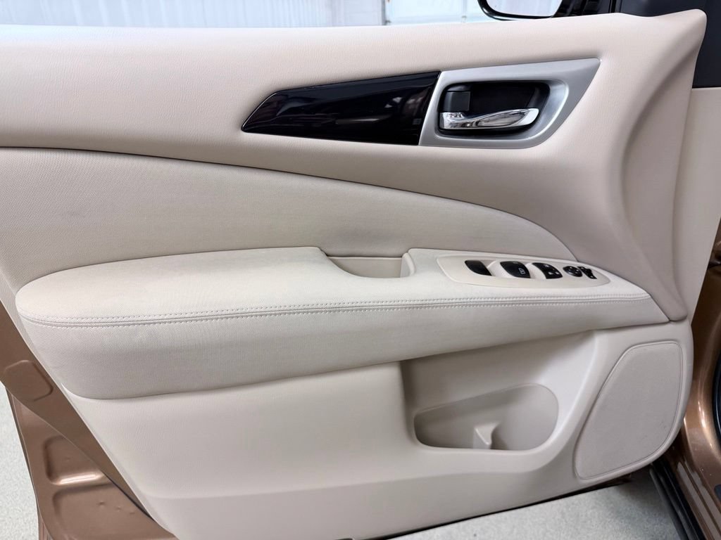 Used 2017 Nissan Pathfinder SV w/ Cargo Package FWD image 8