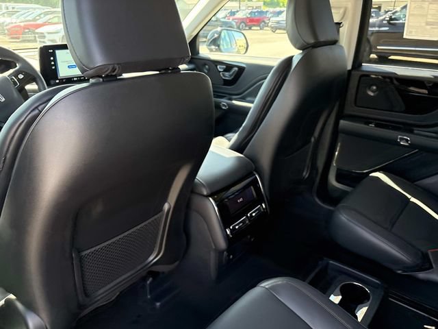 New 2025 Lincoln Aviator AWD w/ Equipment Group 101A image 17