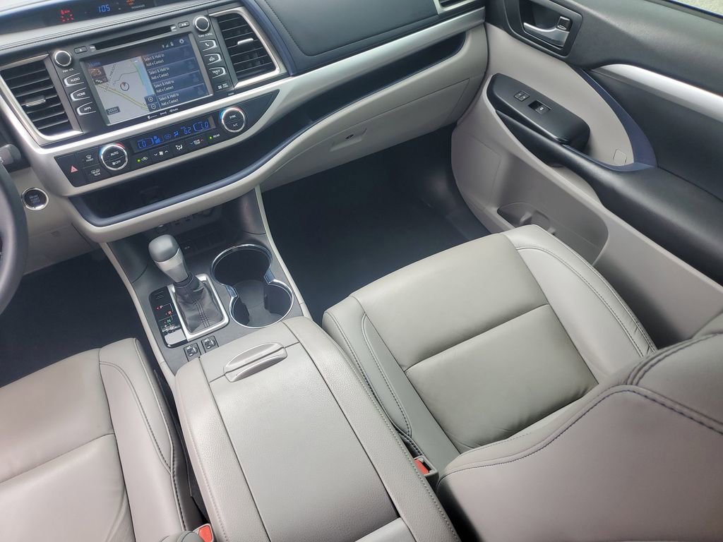 Used 2019 Toyota Highlander XLE image 19