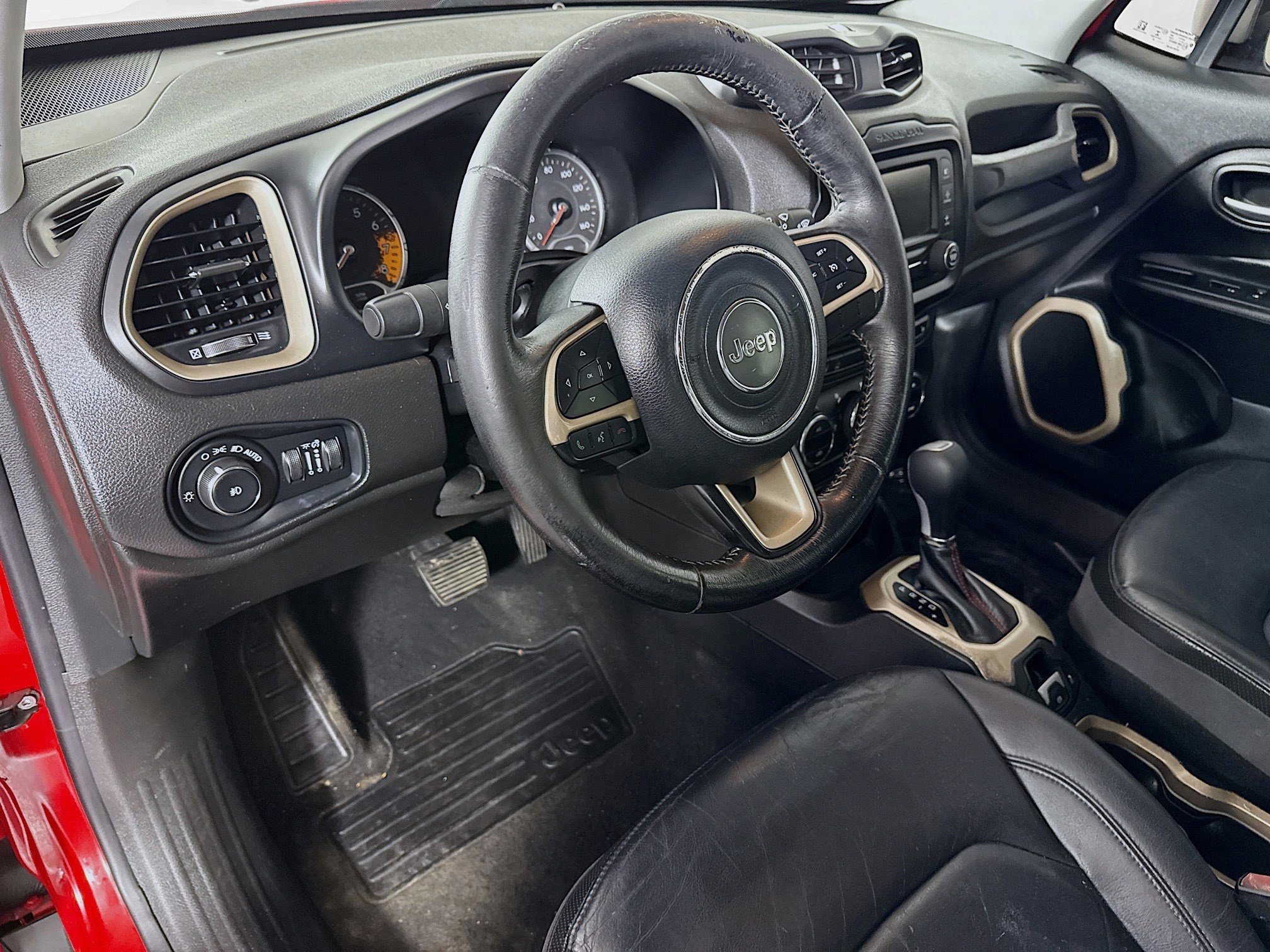 Used 2016 Jeep Renegade Limited image 22