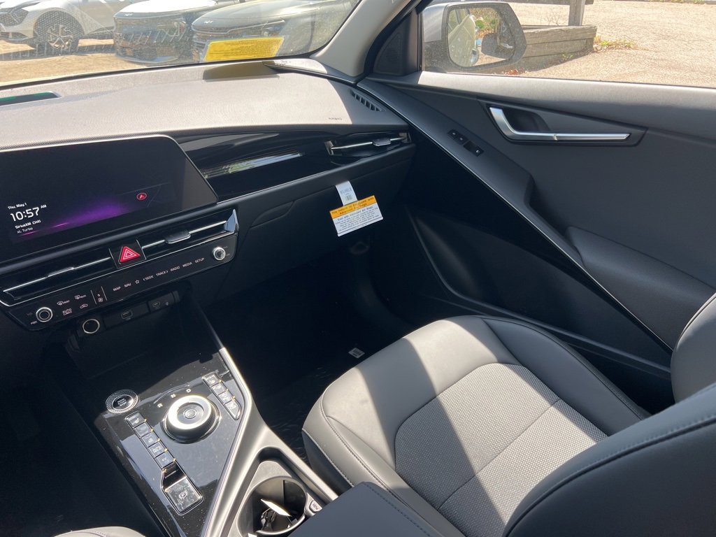 New 2025 Kia Niro EX w/ EX Cold Weather Package image 11