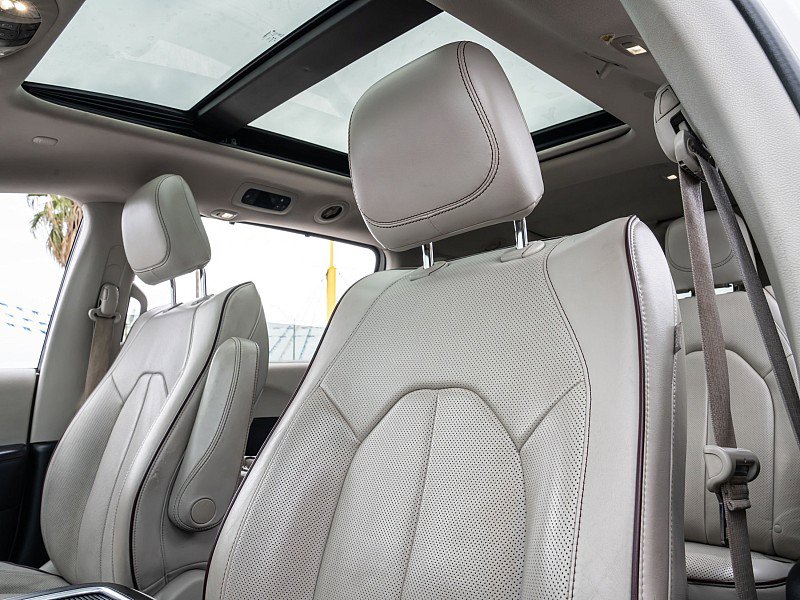 Used 2020 Chrysler Pacifica Limited image 24