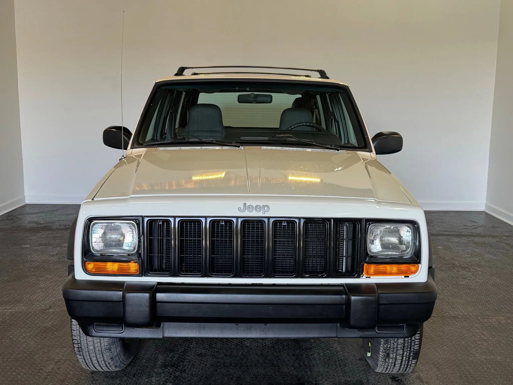 Used 2000 Jeep Cherokee SE image 2