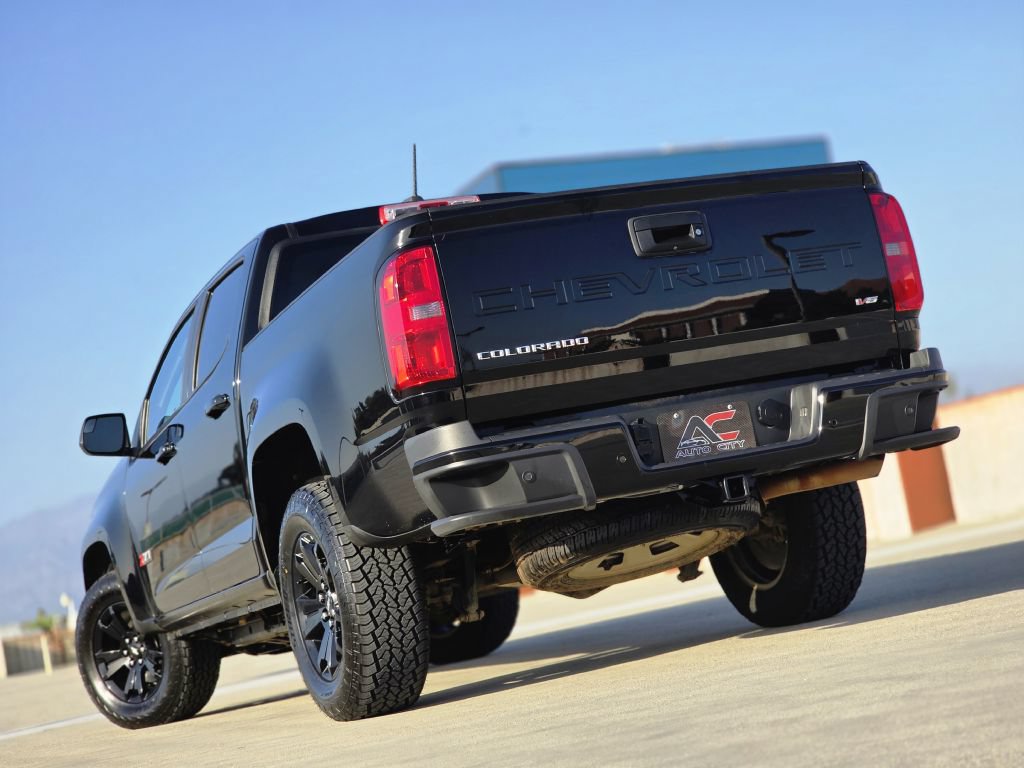 Used 2022 Chevrolet Colorado Z71 w/ Z71 Midnight Edition AWD/4WD image 2