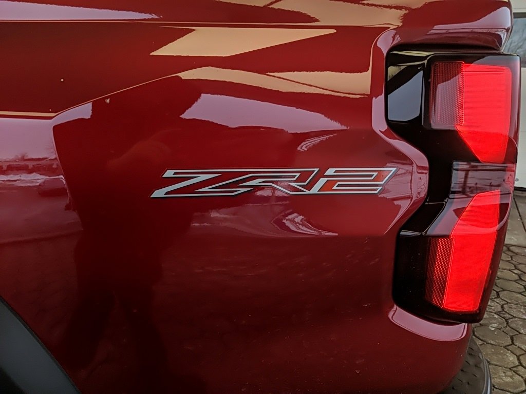 Used 2024 Chevrolet Colorado ZR2 w/ Safety Package image 11