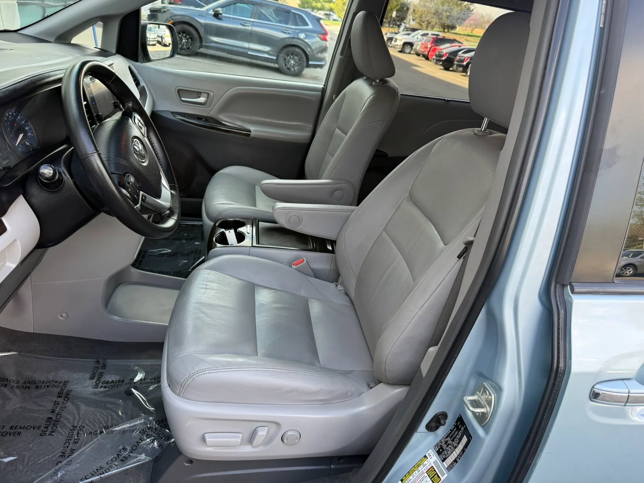 Used 2015 Toyota Sienna XLE image 18