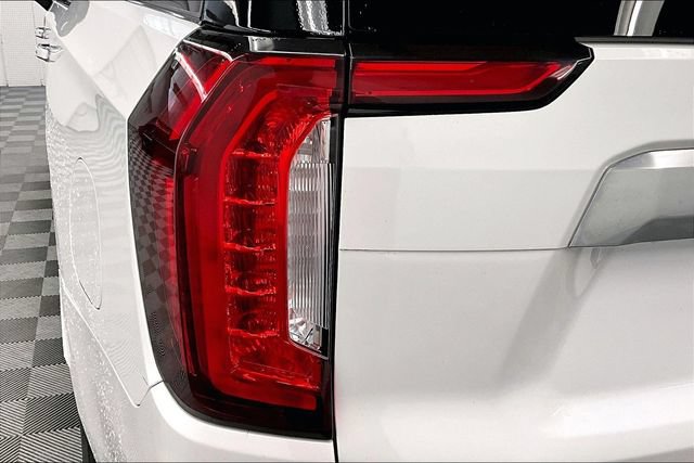 Used 2024 GMC Yukon XL Denali AWD/4WD image 37